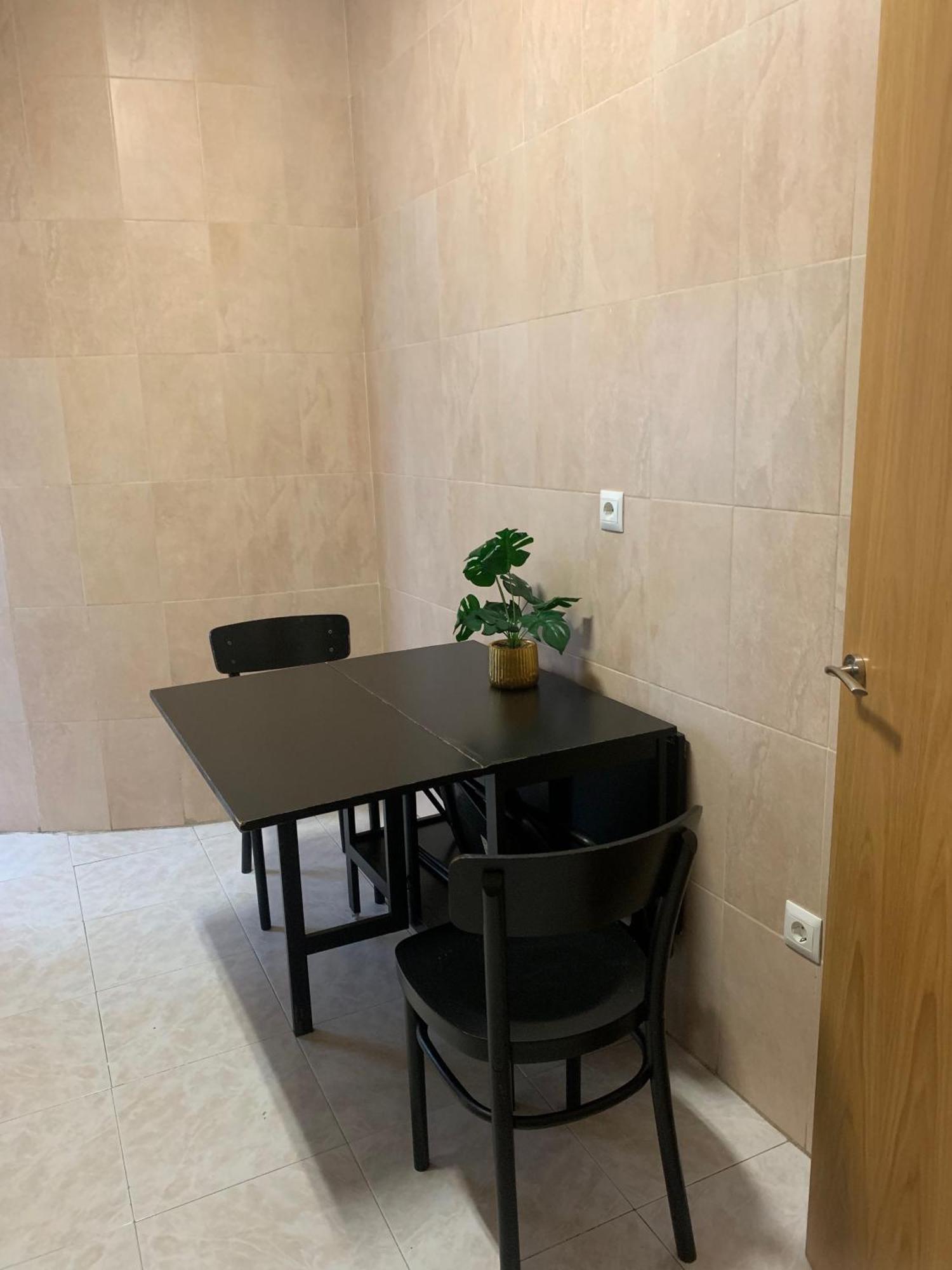 Segundo Antolin Yellow Door Ponferrada Dış mekan fotoğraf